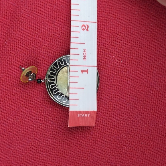 World Market Tribal or Ethnic Look, Large Shell Pendant Necklace/Earring Set - Picture 16 of 16